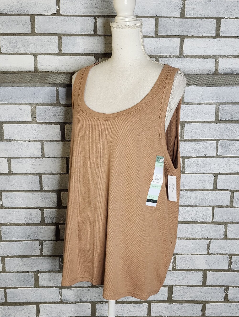 • NWT Terra & Sky Fitted Scoop Neck Ribbed Tank Top Plus Size 3X Root Beer Float